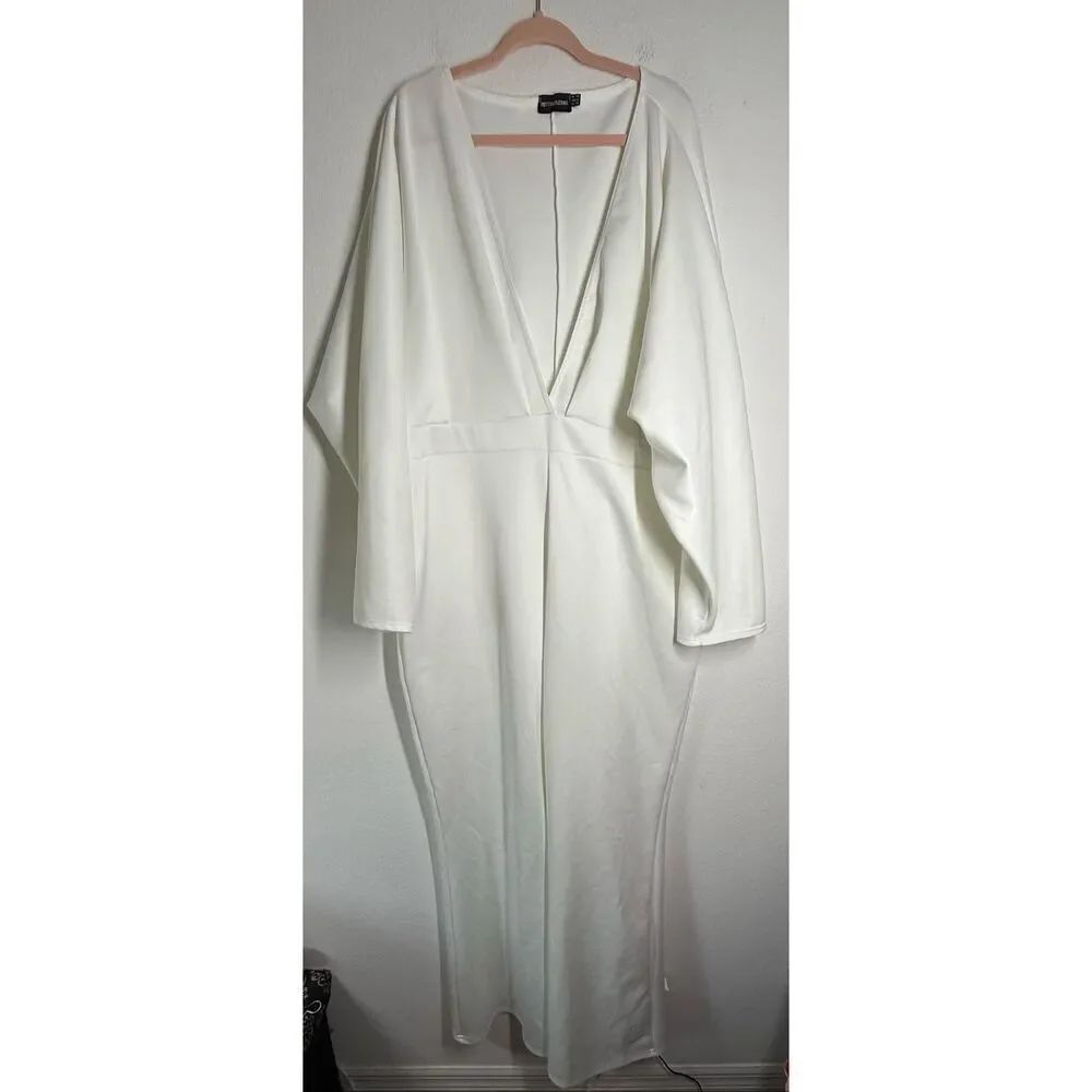 NWOT Pretty Little Things Curve White Jumpsuit Pleated Vneck Size 26